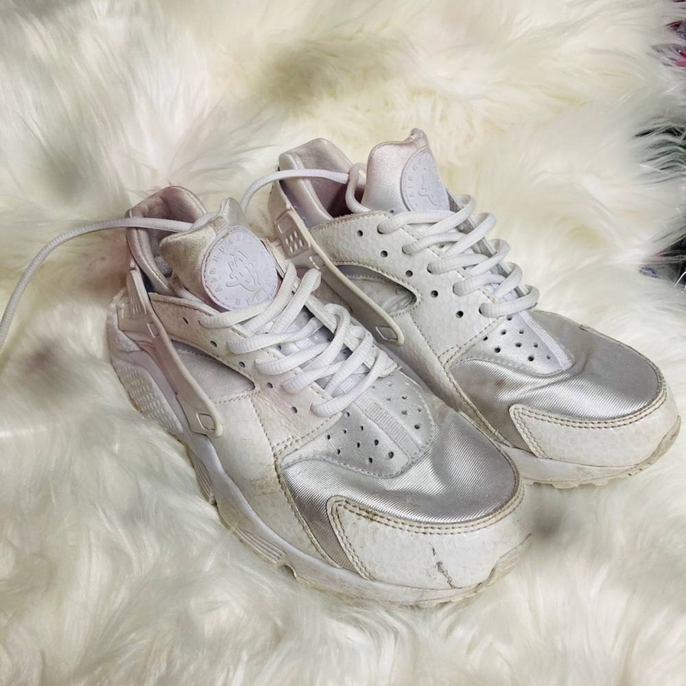 NIKE AIR HUARACHE sneakers